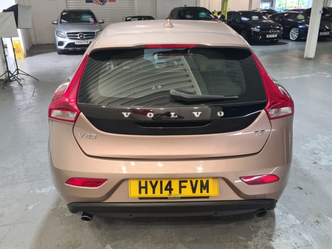 2025 Volvo V40