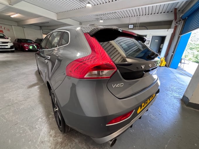 2025 Volvo V40