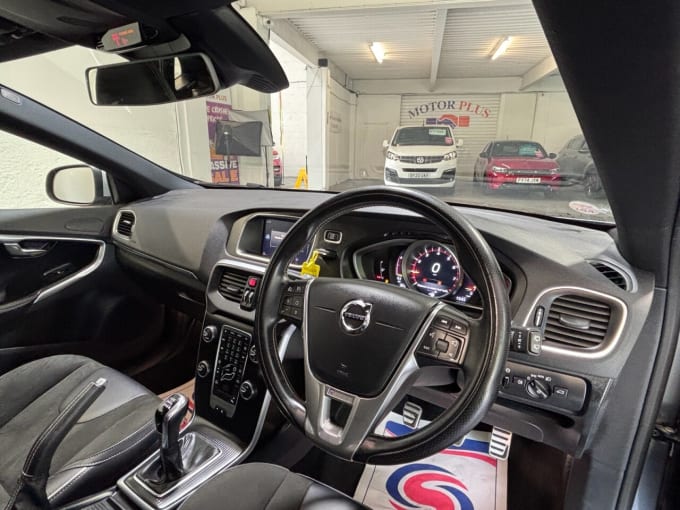 2025 Volvo V40