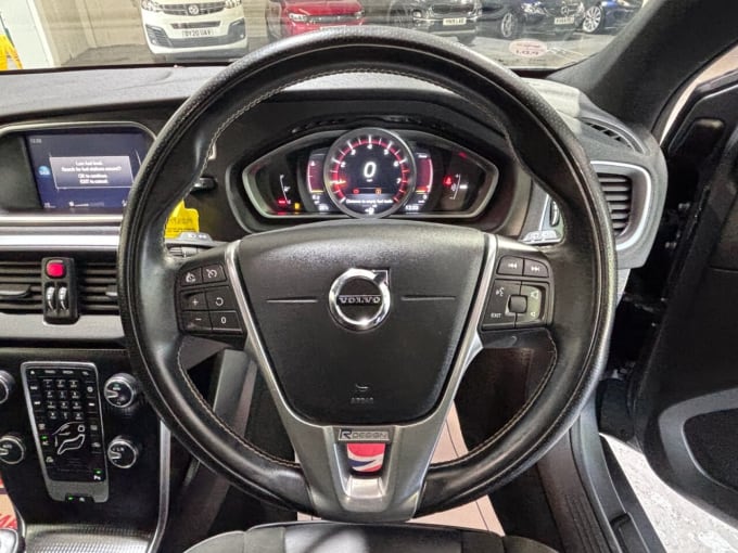 2025 Volvo V40