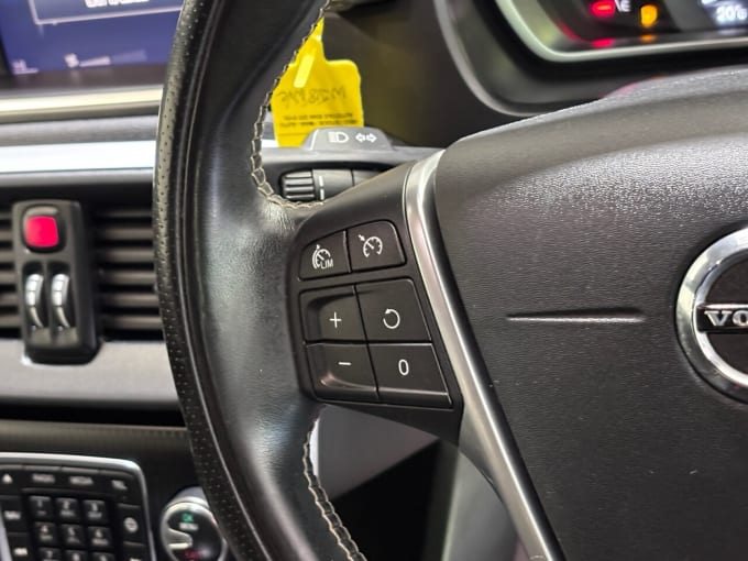 2025 Volvo V40
