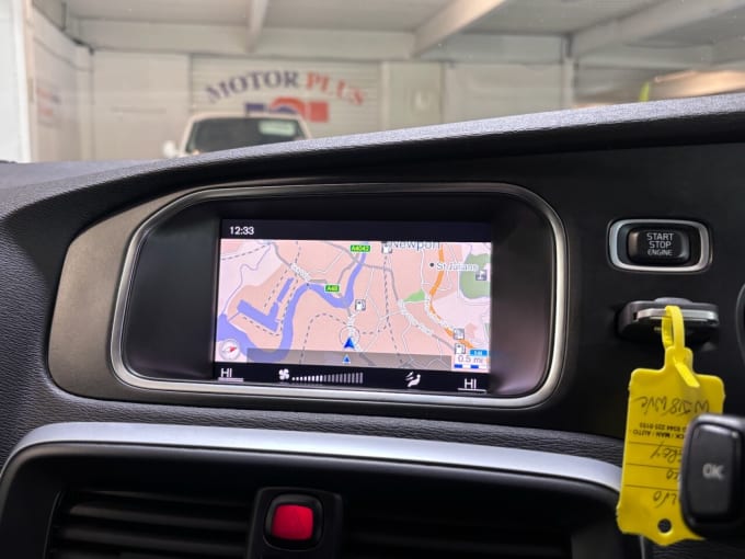 2025 Volvo V40