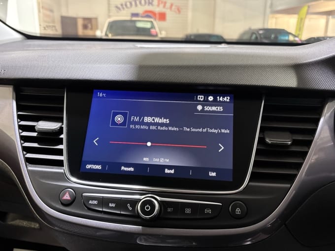 2025 Vauxhall Crossland X