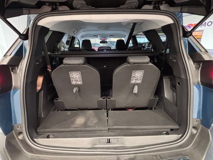 2025 Peugeot 5008