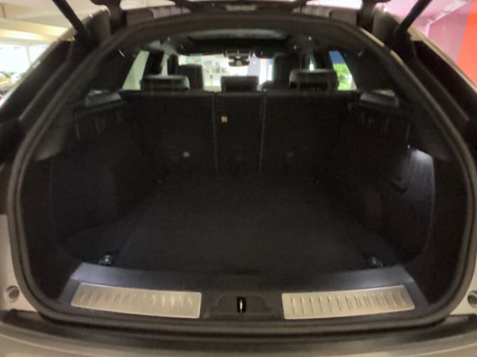 2025 Land Rover Range Rover Velar
