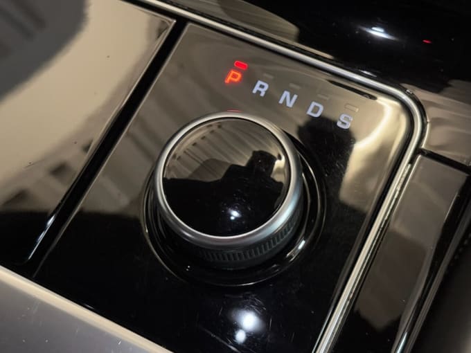 2025 Land Rover Range Rover Velar