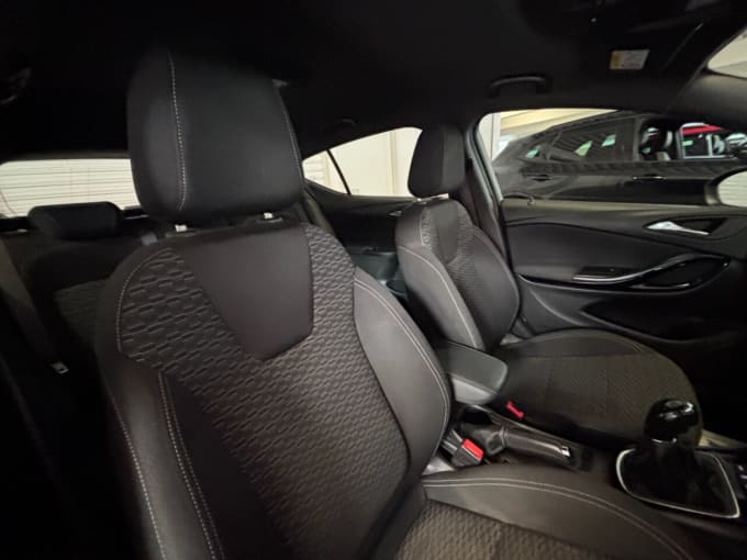 2025 Vauxhall Astra