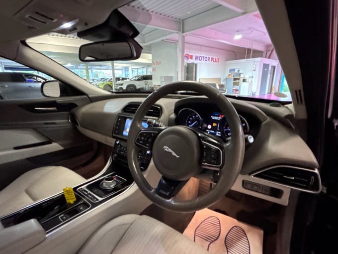 2025 Jaguar Xe