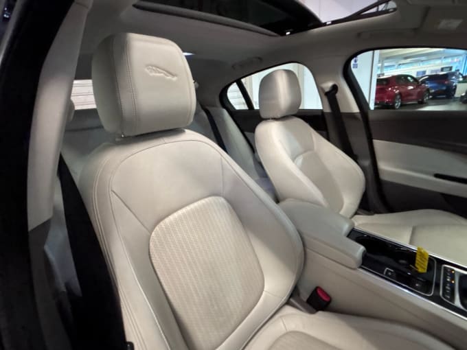 2025 Jaguar Xe
