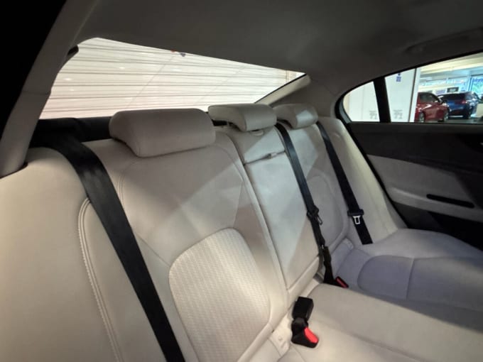 2025 Jaguar Xe