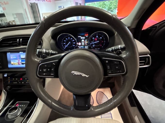 2025 Jaguar Xe