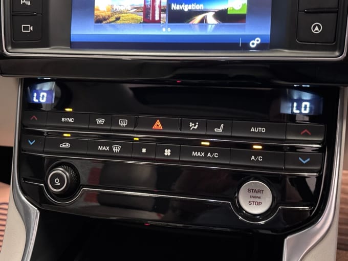 2025 Jaguar Xe