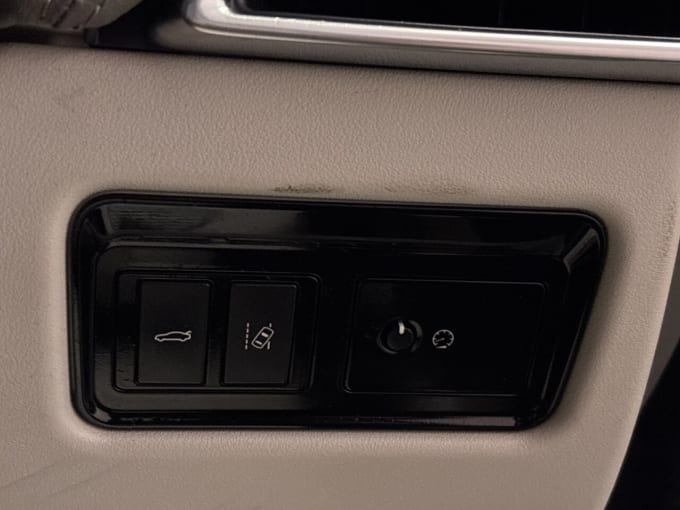 2025 Jaguar Xe