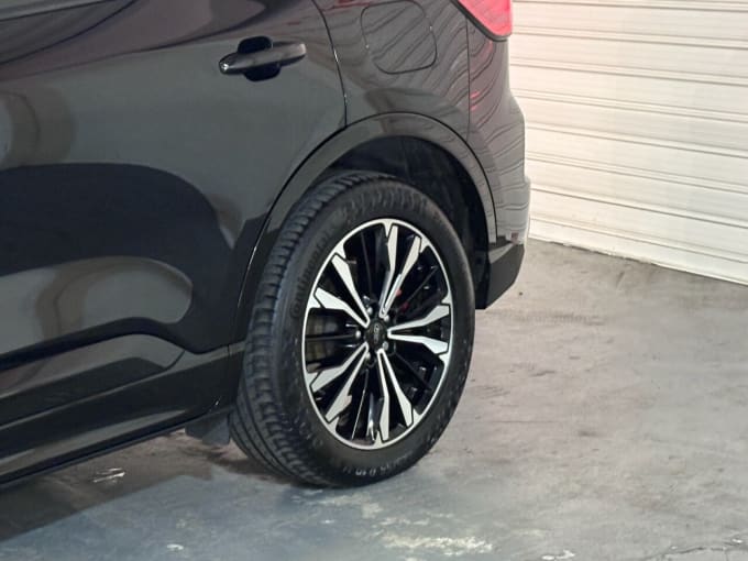 2025 Ford Kuga