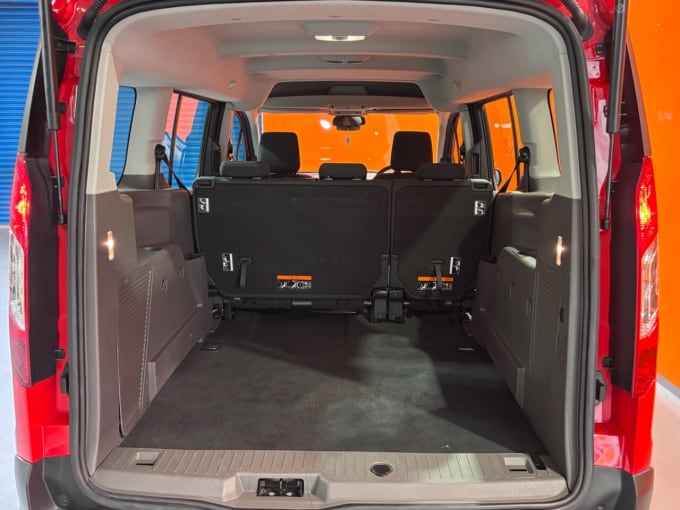 2025 Ford Grand Tourneo Connect
