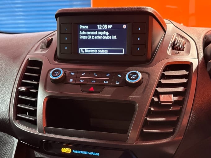 2025 Ford Grand Tourneo Connect