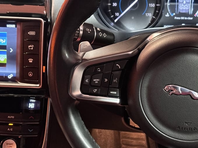 2025 Jaguar Xe