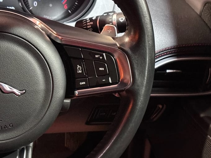 2025 Jaguar Xe