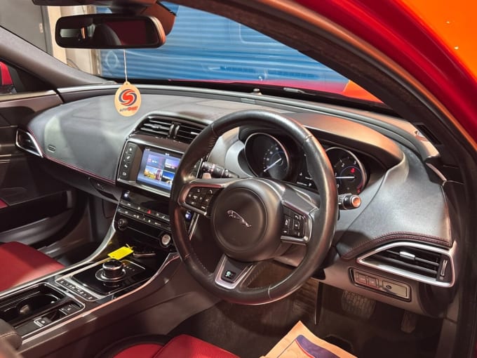 2025 Jaguar Xe