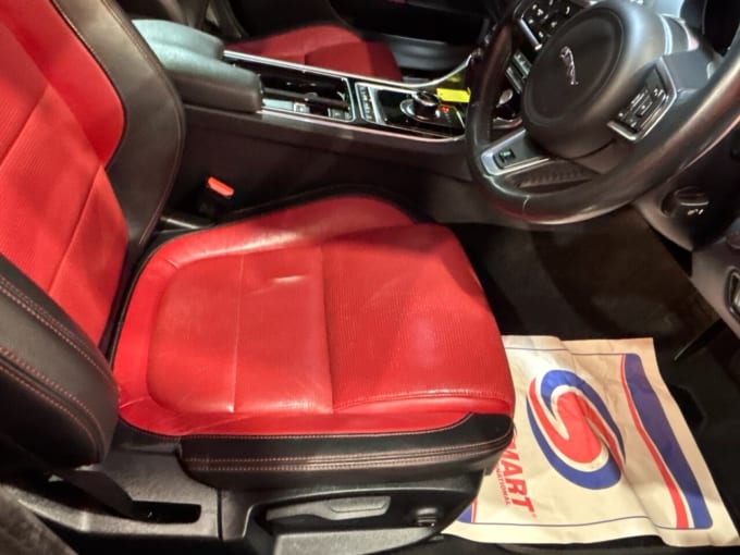 2025 Jaguar Xe