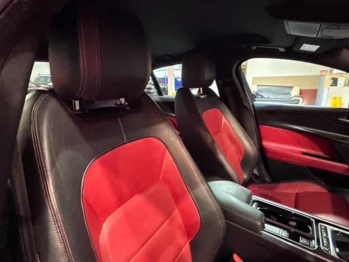 2025 Jaguar Xe