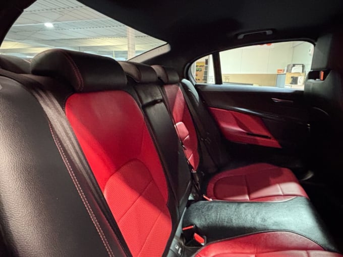 2025 Jaguar Xe
