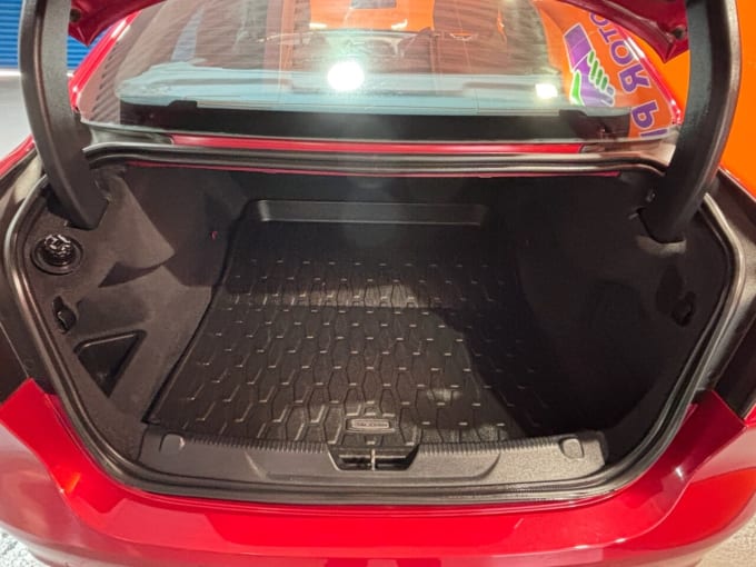 2025 Jaguar Xe