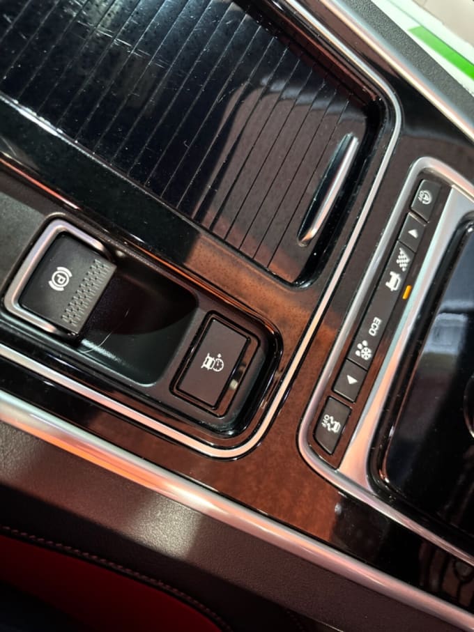 2025 Jaguar Xe