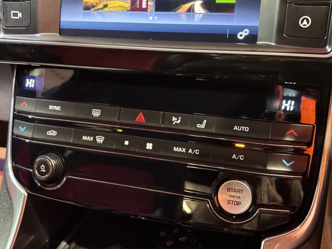 2025 Jaguar Xe