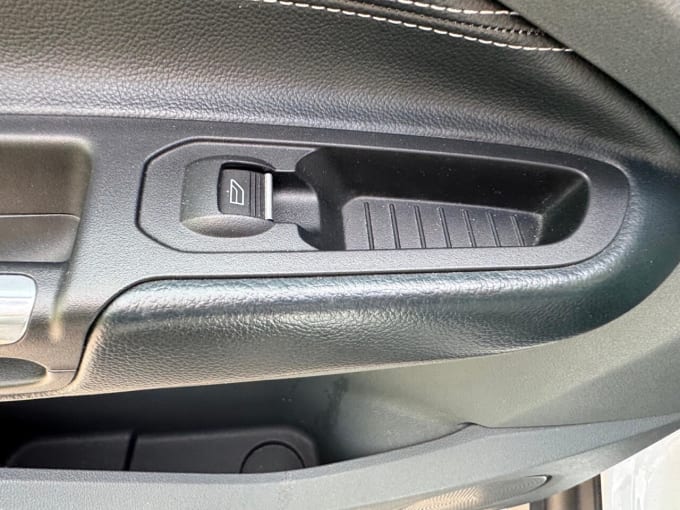2025 Ford C-max