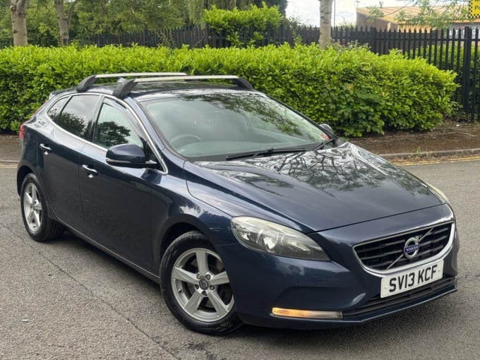 2025 Volvo V40