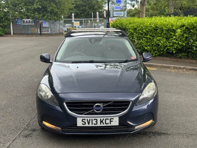 2025 Volvo V40