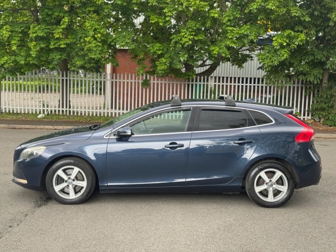 2025 Volvo V40