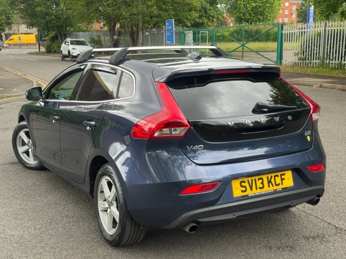 2025 Volvo V40