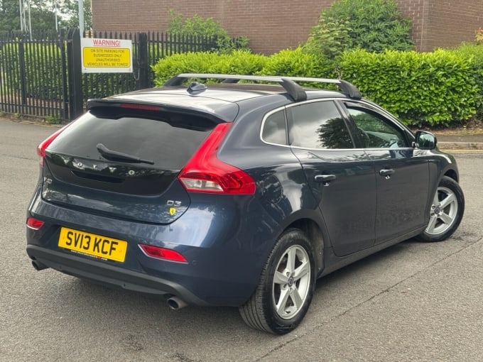 2025 Volvo V40