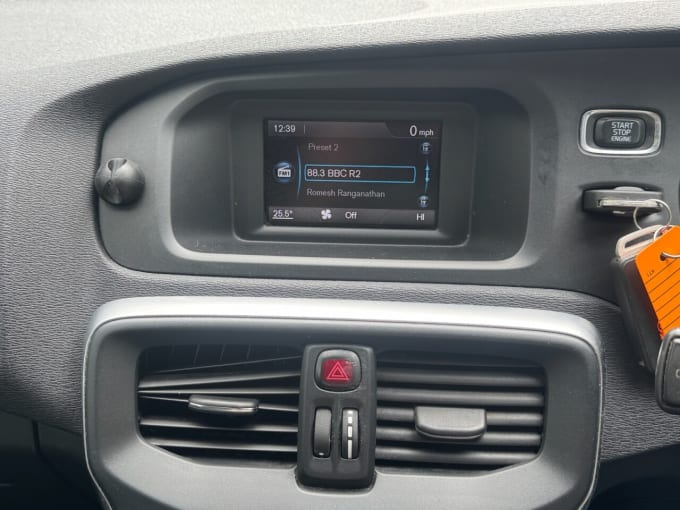 2025 Volvo V40