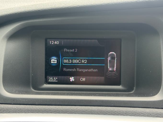 2025 Volvo V40
