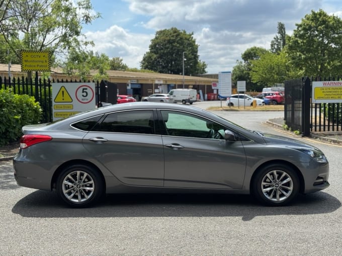 2025 Hyundai I40