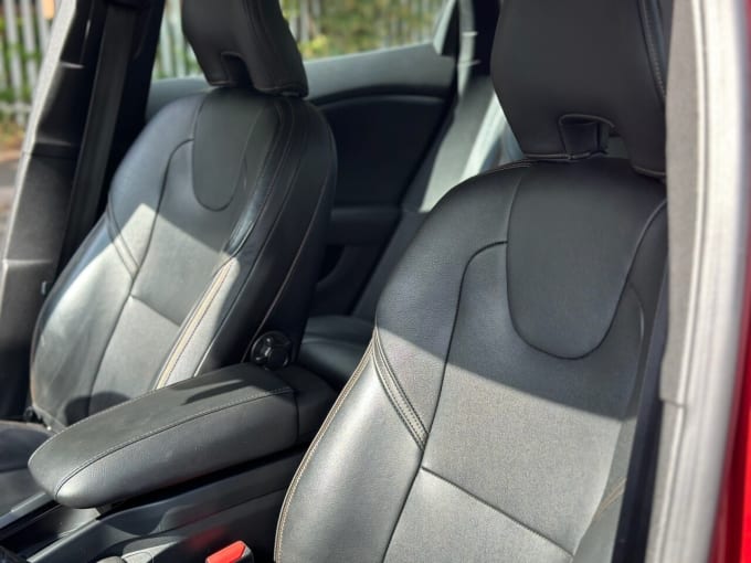 2015 Volvo V40