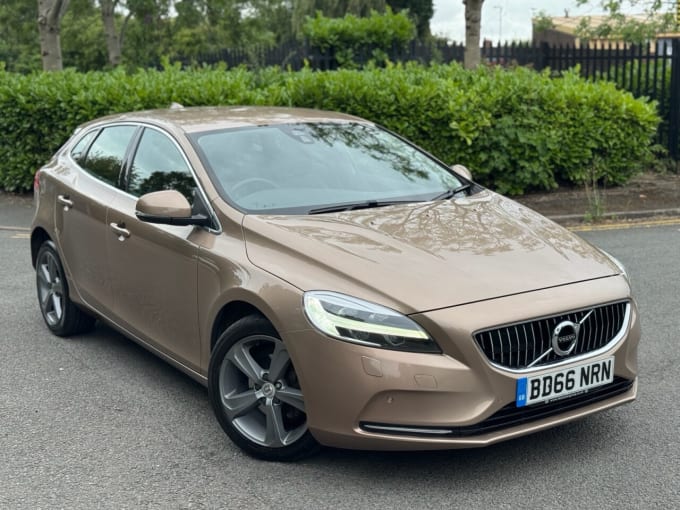 2025 Volvo V40