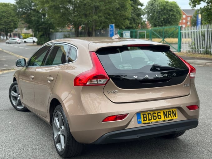 2025 Volvo V40