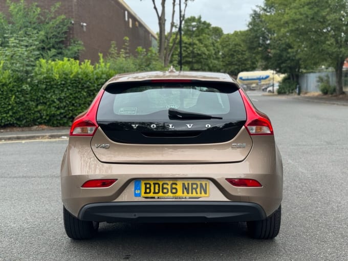 2025 Volvo V40