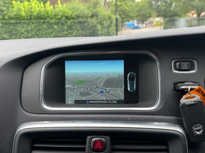 2025 Volvo V40