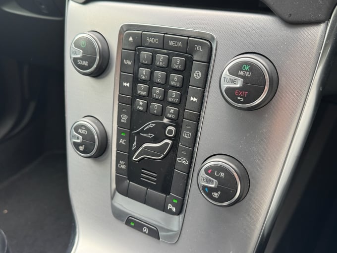 2025 Volvo V40