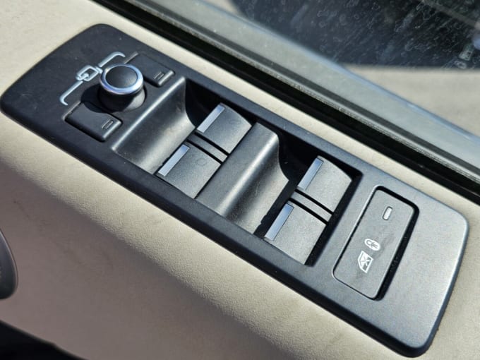 2025 Land Rover Discovery