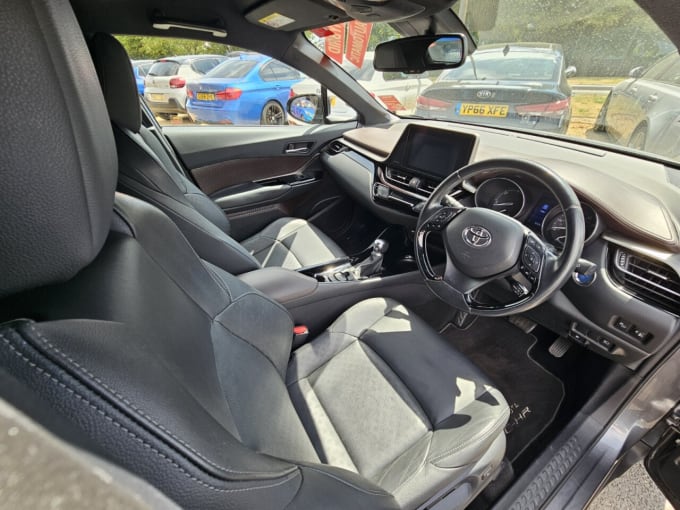2025 Toyota C-hr