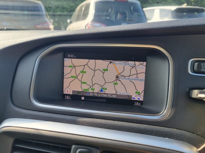 2025 Volvo V40