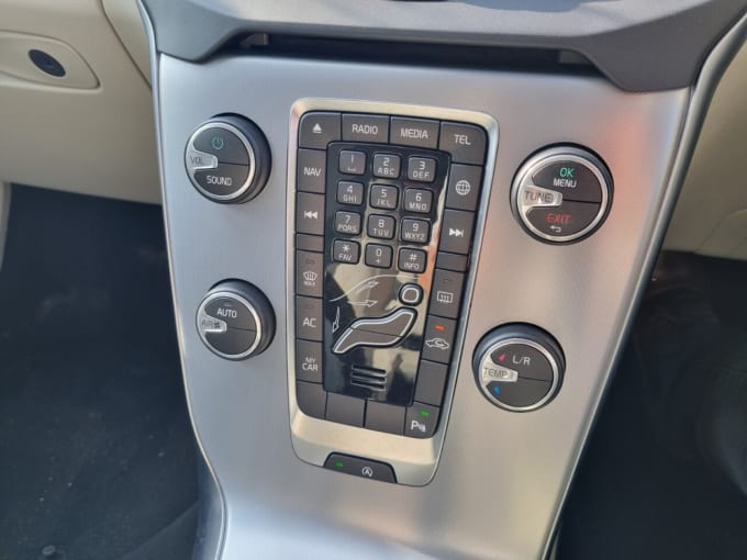 2025 Volvo V40