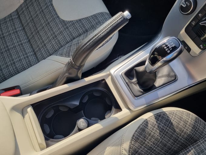 2025 Volvo V40