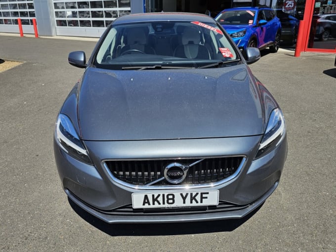 2025 Volvo V40